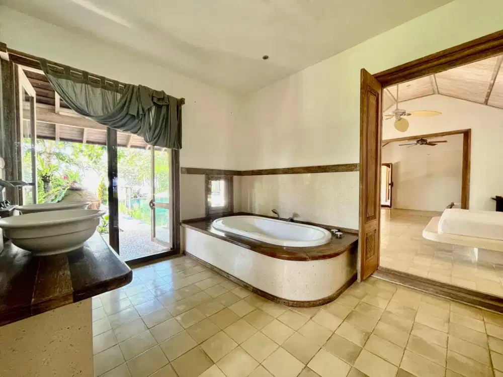 Freehold Exclusive Villa Beachfront Saba Gianyar