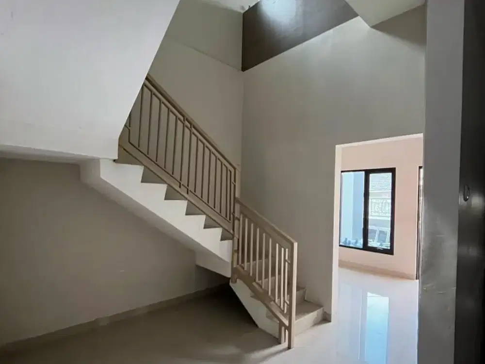 Murah Rumah 2 Lantai Siap Huni di Babatan Indah Wiyung, Surbaya Barat