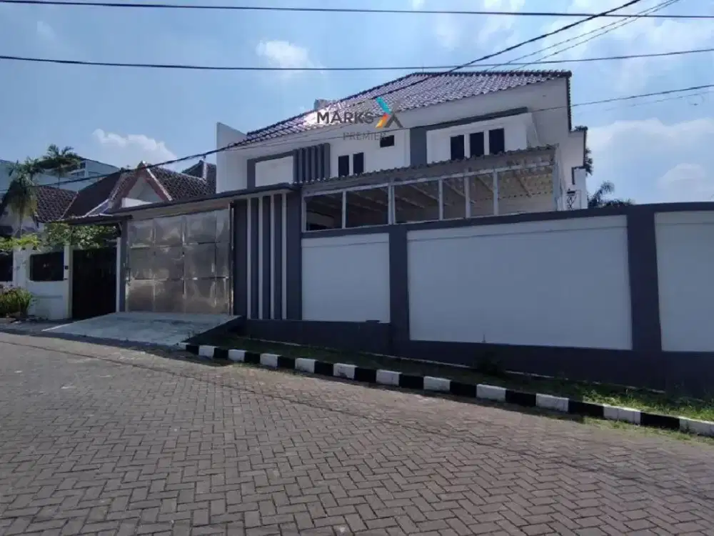 Rumah Megah Strategis dekat Mall & Kampus di Dieng Malang