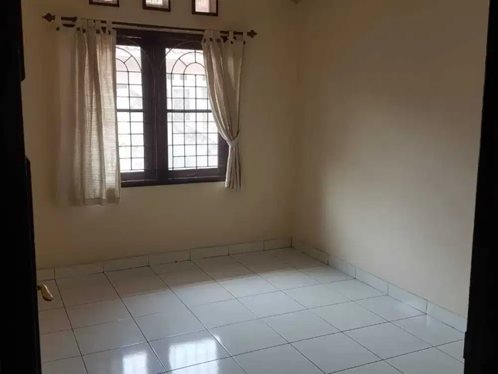 Ehhe. DiSewakan Rumah di Cluster Dago Lippo Cikarang