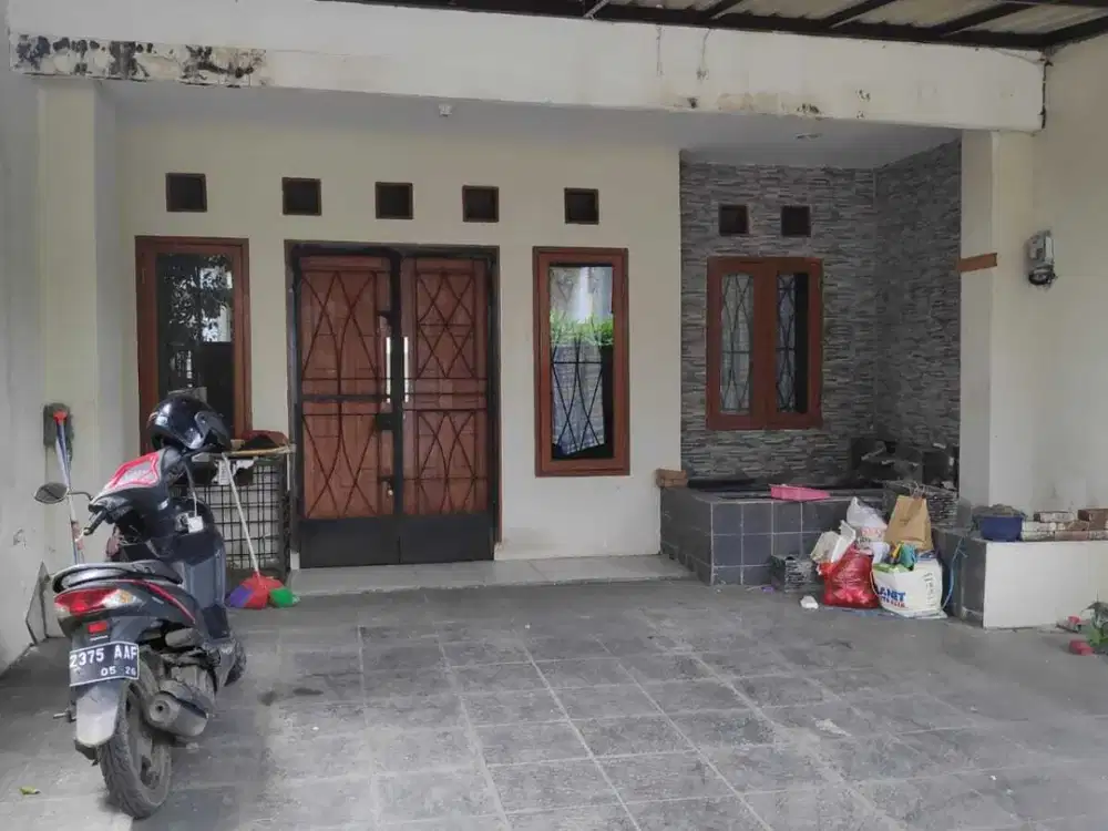 Disewakan rumah 2 lantai di komplek pasadena
