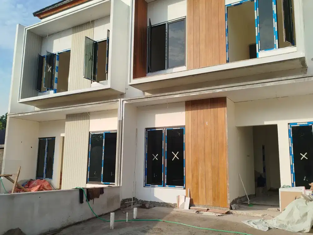 Rumah 2 Lantai Exit Tol Jati warna Anti Banjir