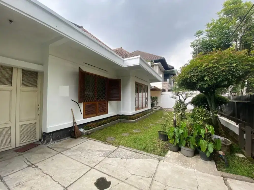 Dijual Cepat Rumah Klasik Terawat Best Location Sayap Gatsu Burangrang