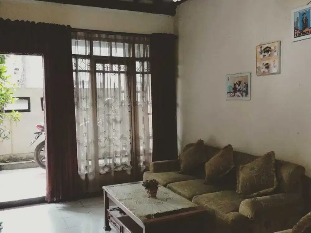 Jual rumah 1 lantai di Kompleks Cibolerang Kotamadya Bandung