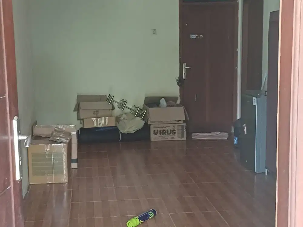 Rumah Kost 1 1/2  Lantai 5kt 2km Lengkap Fasilitas Lembah Hijau