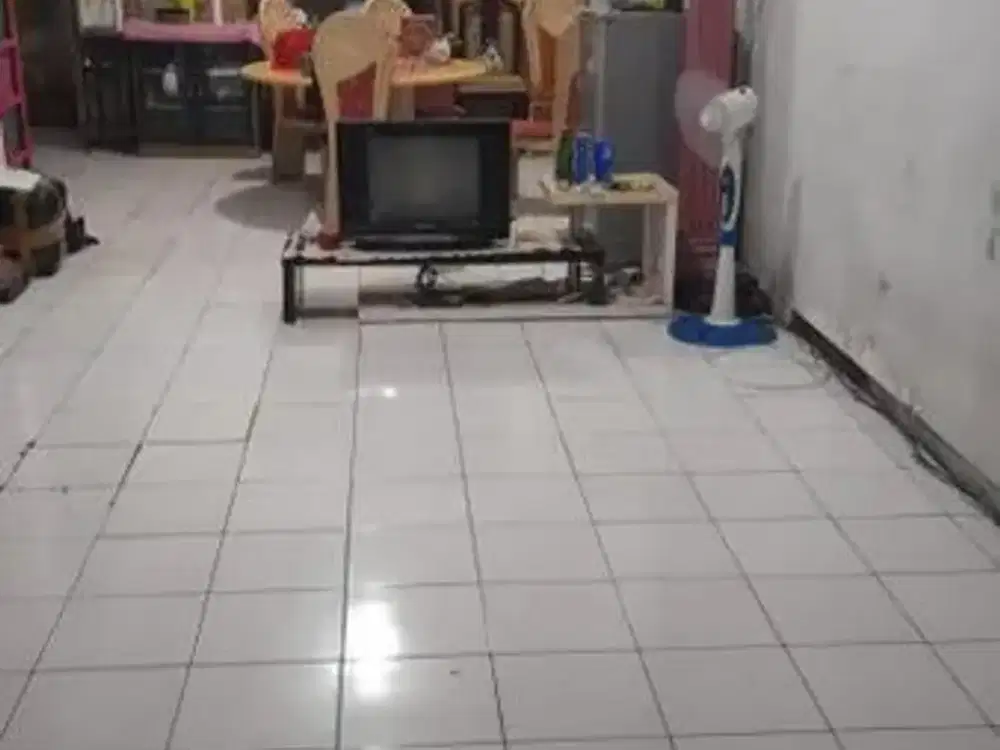 Rumah siap huni lokasi strategis di komplek sekolahan