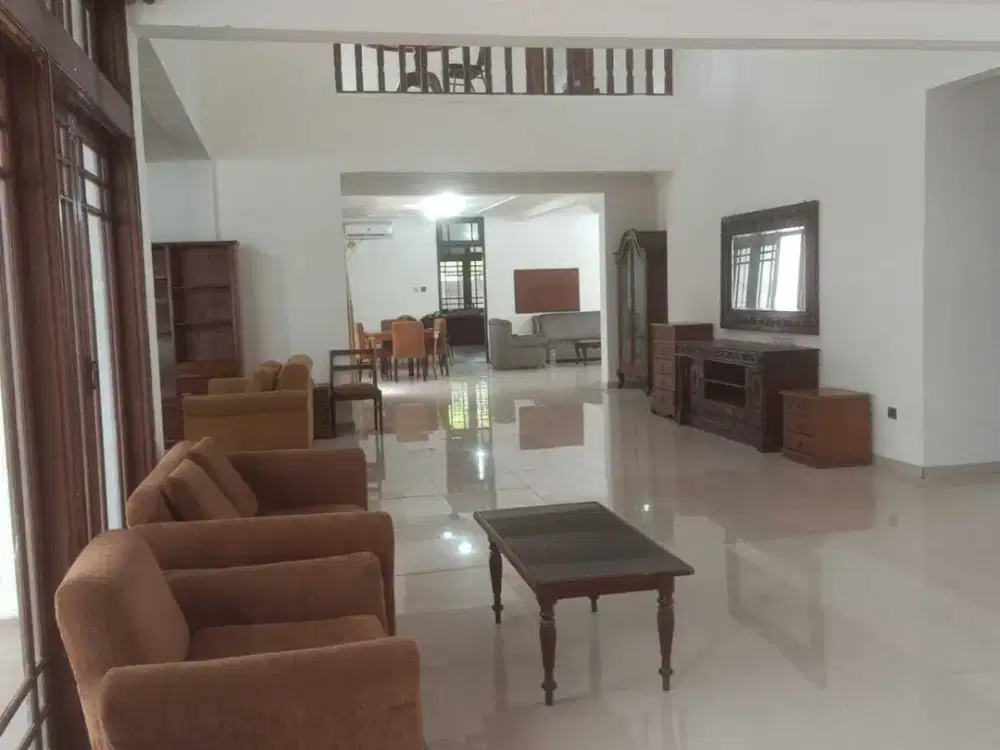 DIJUAL /SEWAKAN RUMAH HOOK BISA UNTUK KANTOR DAN TEMPAT TINGGAL DI  JL