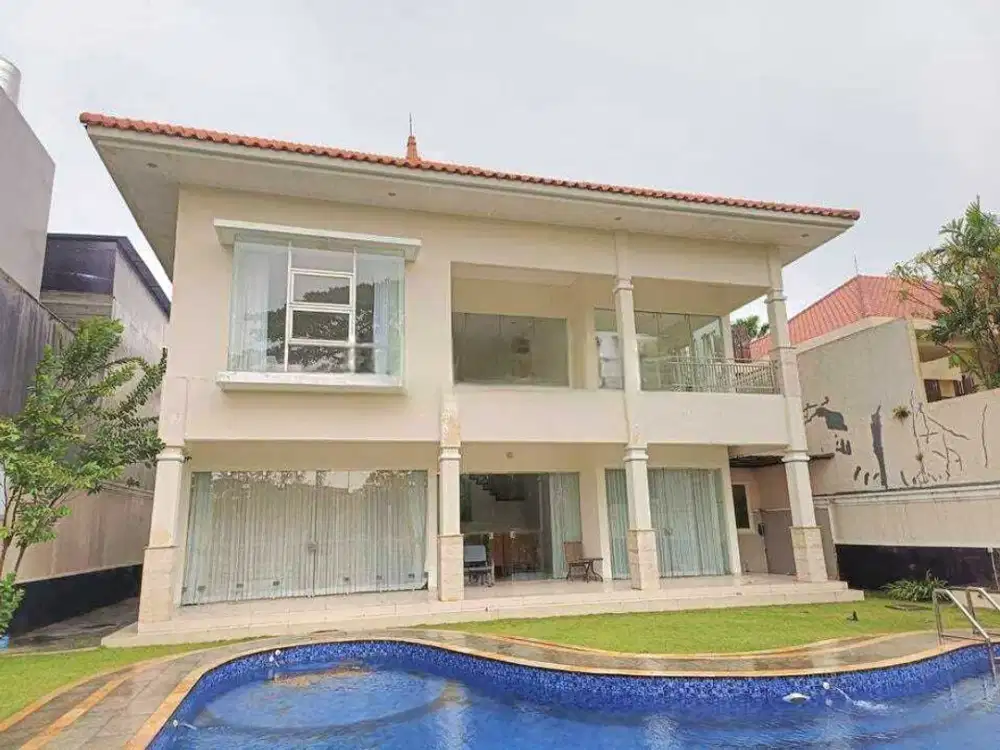 DIJUAL RUMAH MEWAH GRAHA FAMILI GOLF VIEW