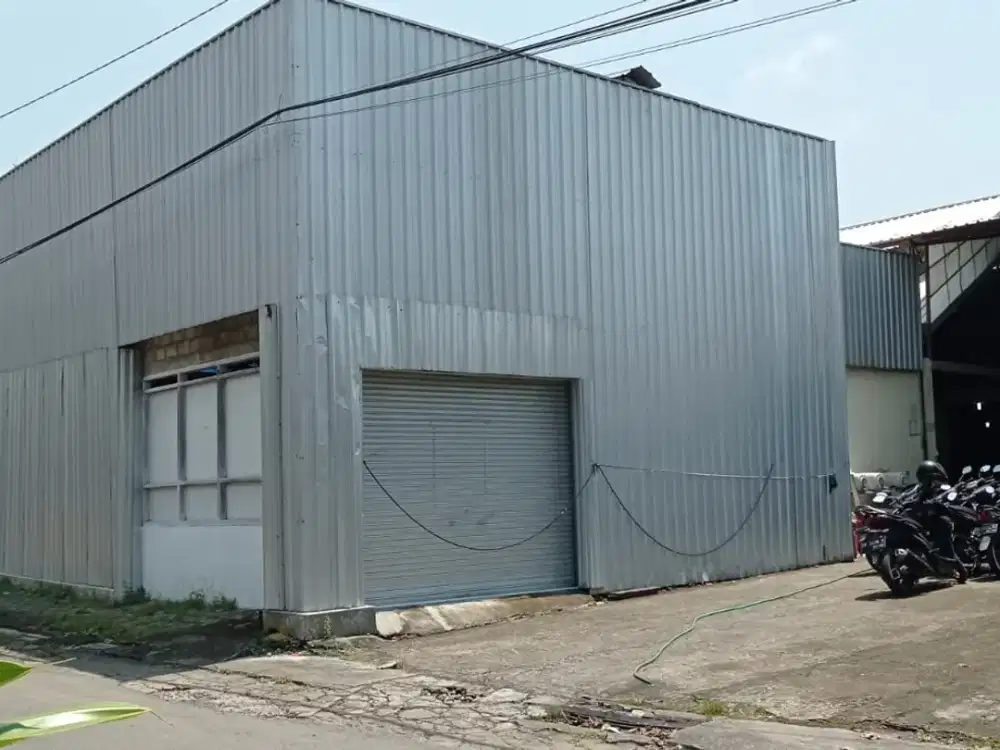 Gudang Luas Untuk Di Daerah Sentra Kerajinan Kasongan Bantul.