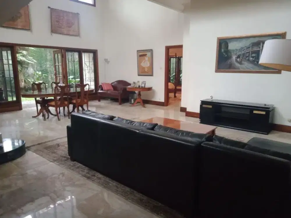 Rumah Luas dan Strategis di Sektor 3 Bintaro CW-14425