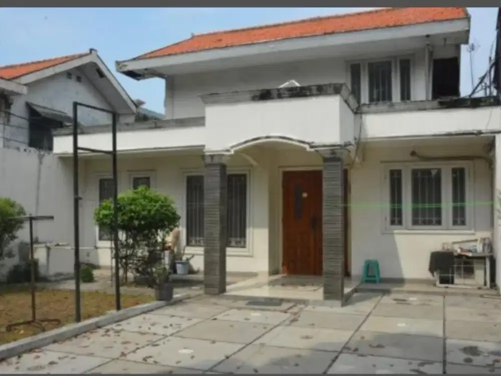 RUMAH STRATEGIS PINGGIR JALAN RAYA PEMUDA JAKARTA TIMUR
