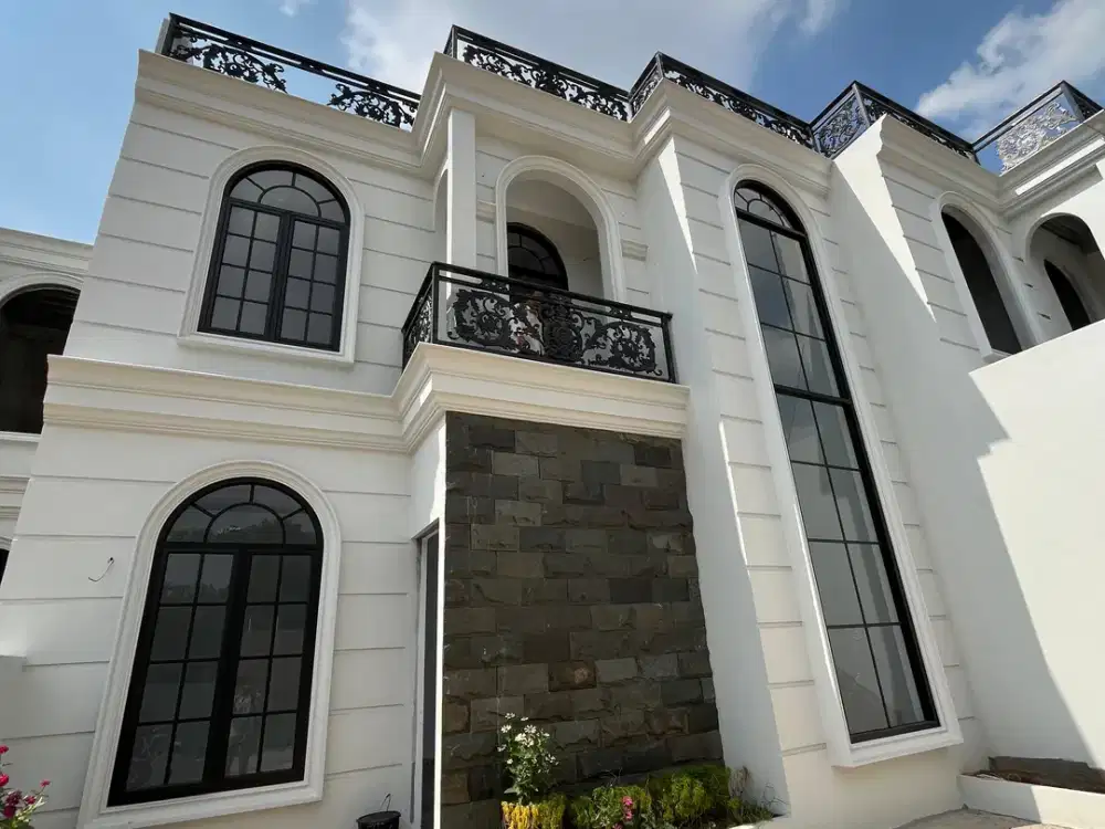 Rumah Sultan! Super Mewah Classic Eropa di Cibubur, 5 Menit ke LRT