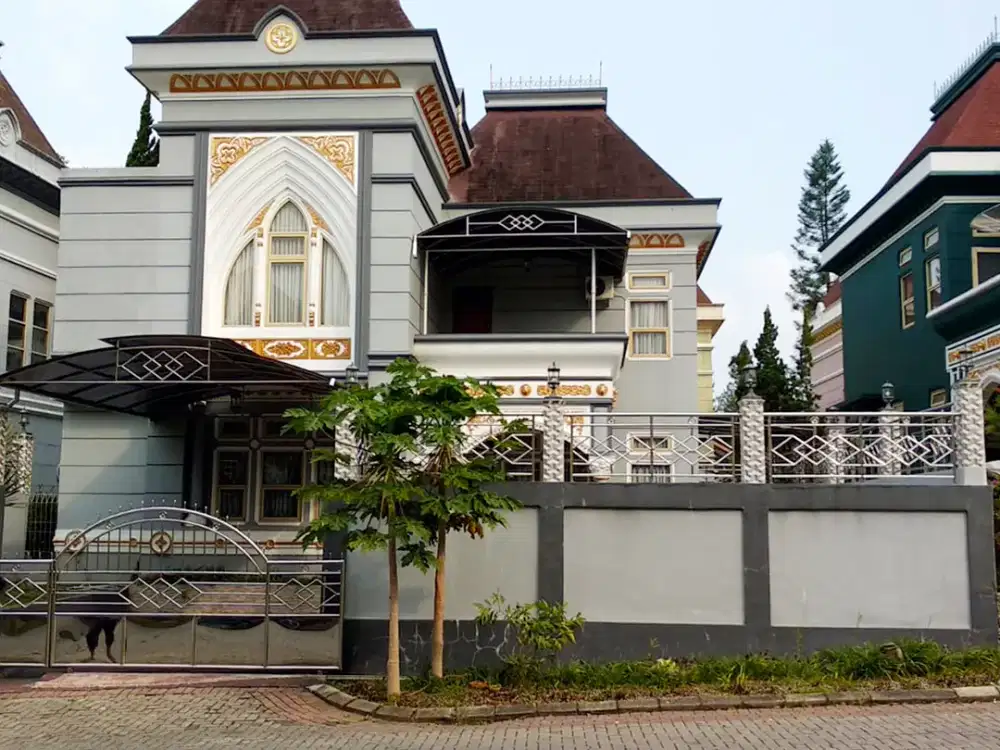 Villa Mewah 2 Lantai di Villa Kota Bunga Full Furnished