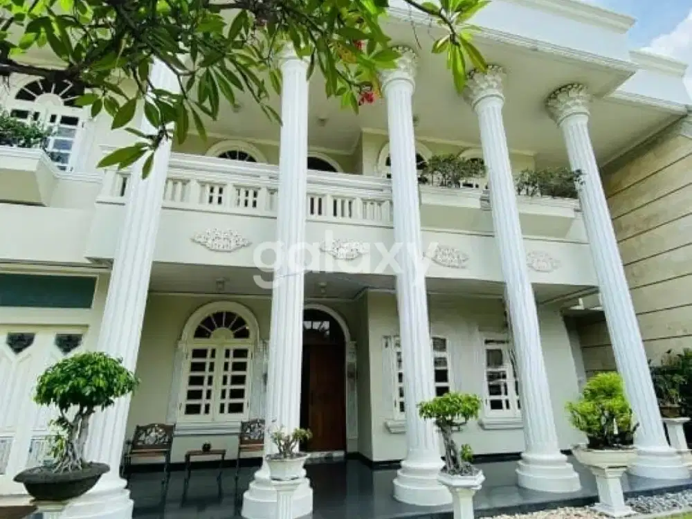 Dijual Rumah Mewah Di Raya Dharmahusada Indah