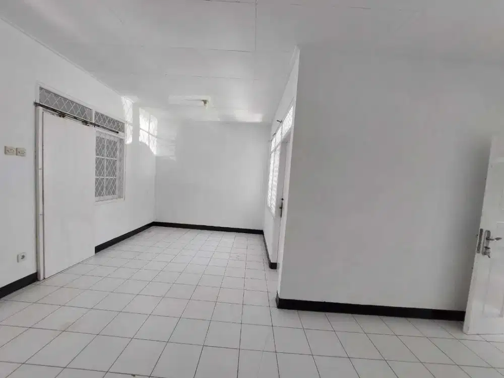 DISEWAKAN RUMAH STRATEGIS SIAP HUNI DI ARCAMANIK KOTA BANDUNG