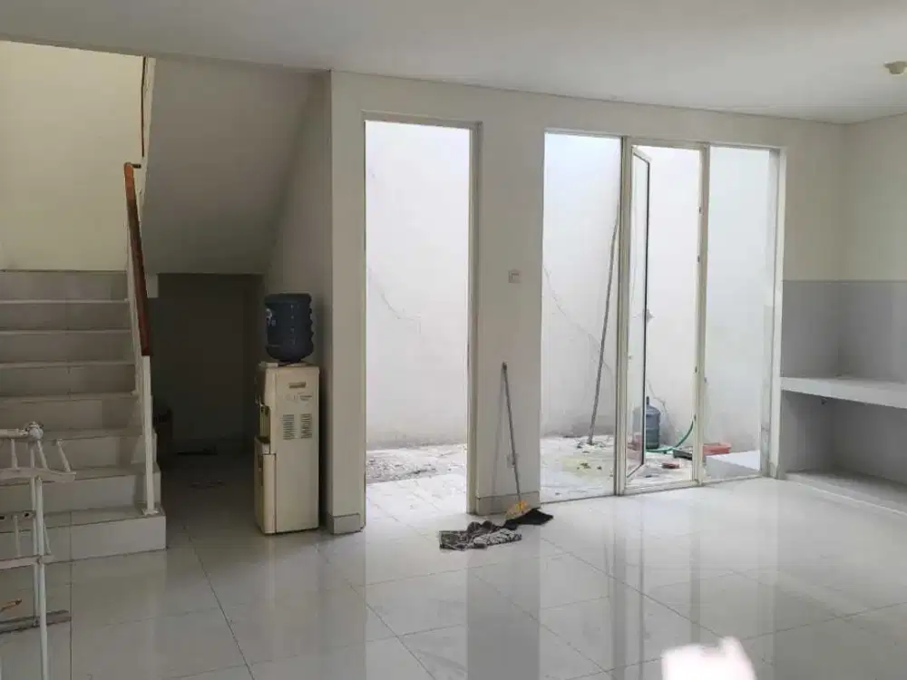 Dijual Rumah Semi Furnish Royal Residence Cluster Harewood