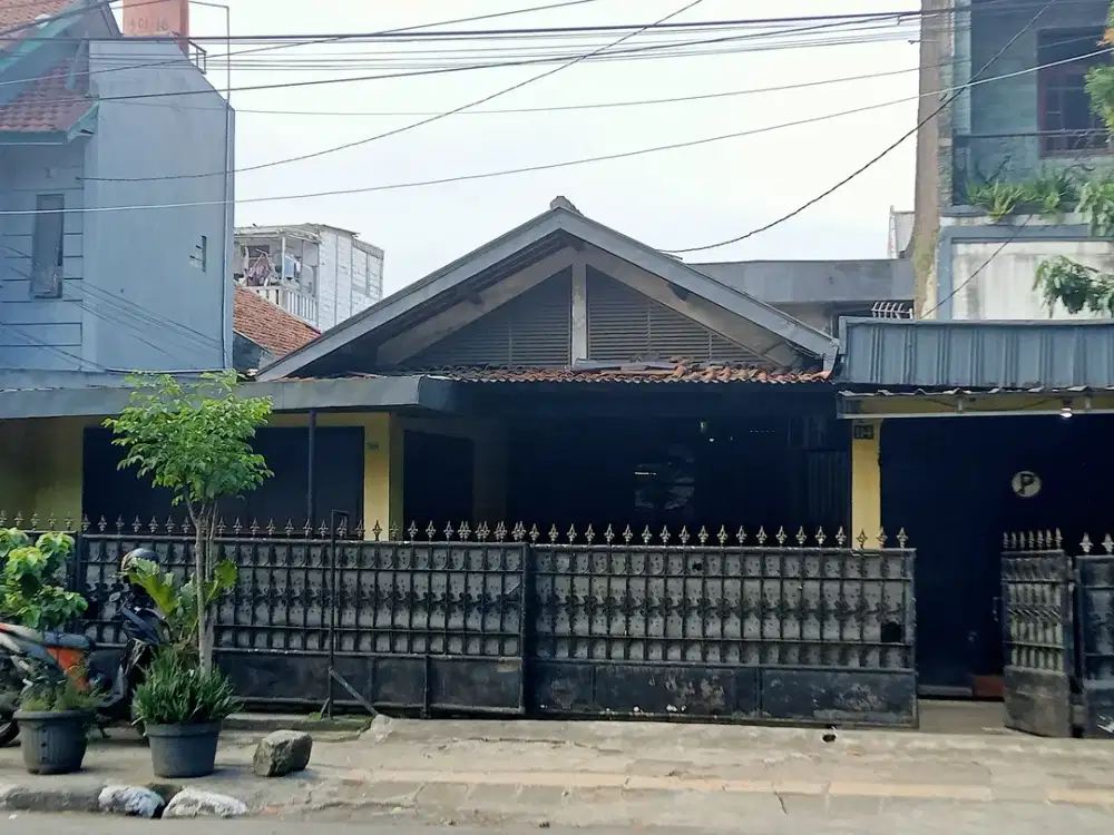 Rumah Strategis di Jl Caringin Cocok untuk di Jadikan Tempat Usaha
