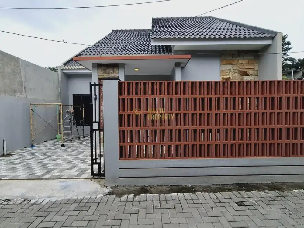 RUMAH BARU SIAP HUNI DEKAT STADION MAGUWO