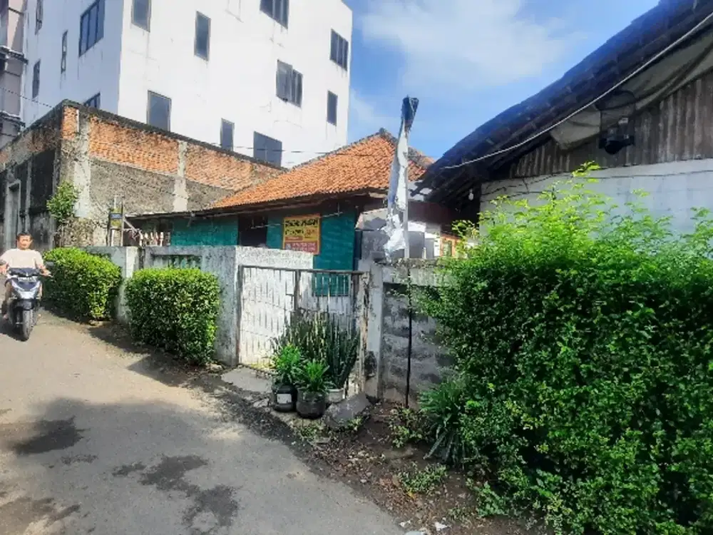 Tanah 409mtr dinPejaten Pasar minggu hnya 50mtr ke halte busway