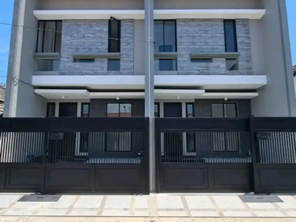 Rumah baru 2 lantai  Klampis Semolowaru Surabaya
