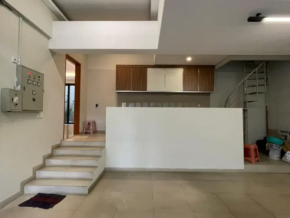 Rumah Lux Modern 2.5 Lantai Strategis di Sayap Gatsu Bandung Kota