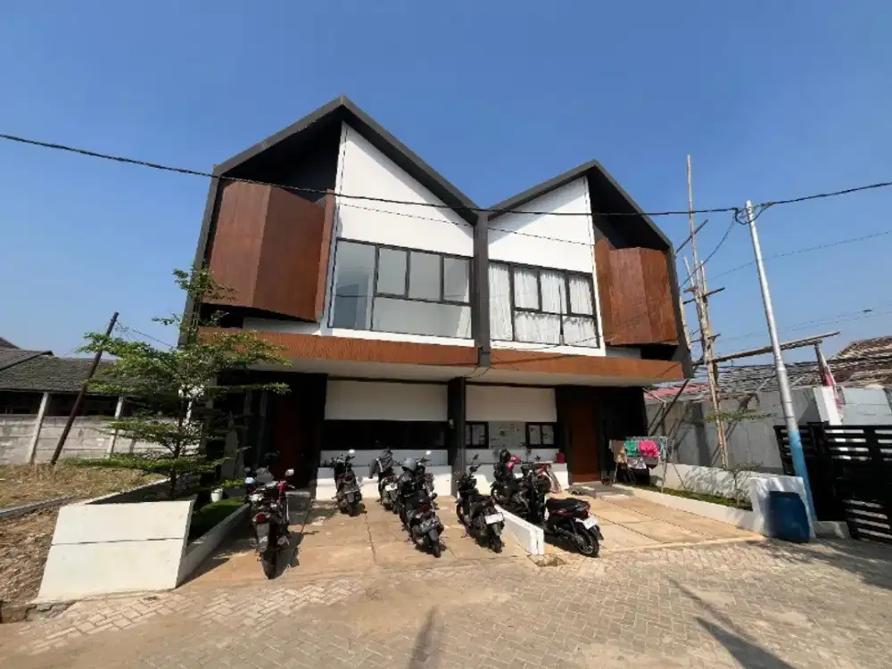 HOT 1 UNIT! RUMAH MEWAH TERNYAMAN 2 CARPOT BEBAS BANJIR