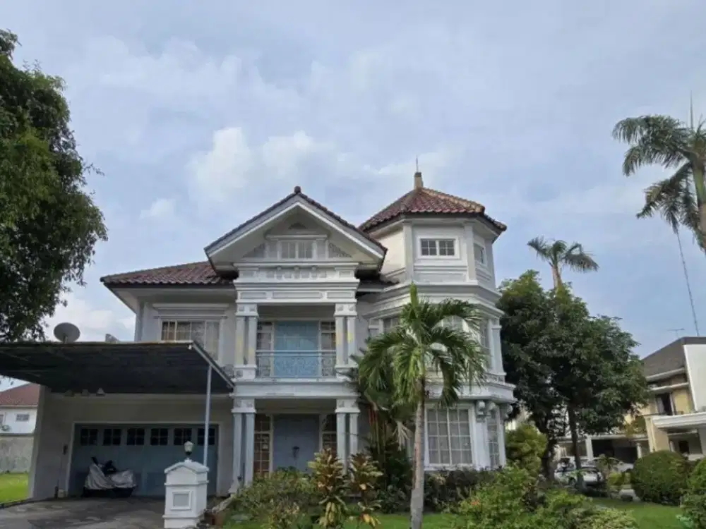 Rumah  Pakuwon City , STRATEGIS ROW 3 MOBIL