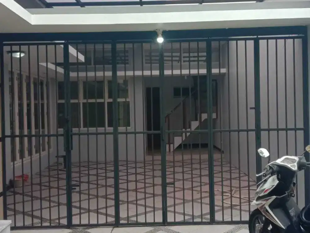 Rumah Bagus 2 Lt Nyaman Turisari Mangkubumen Solo