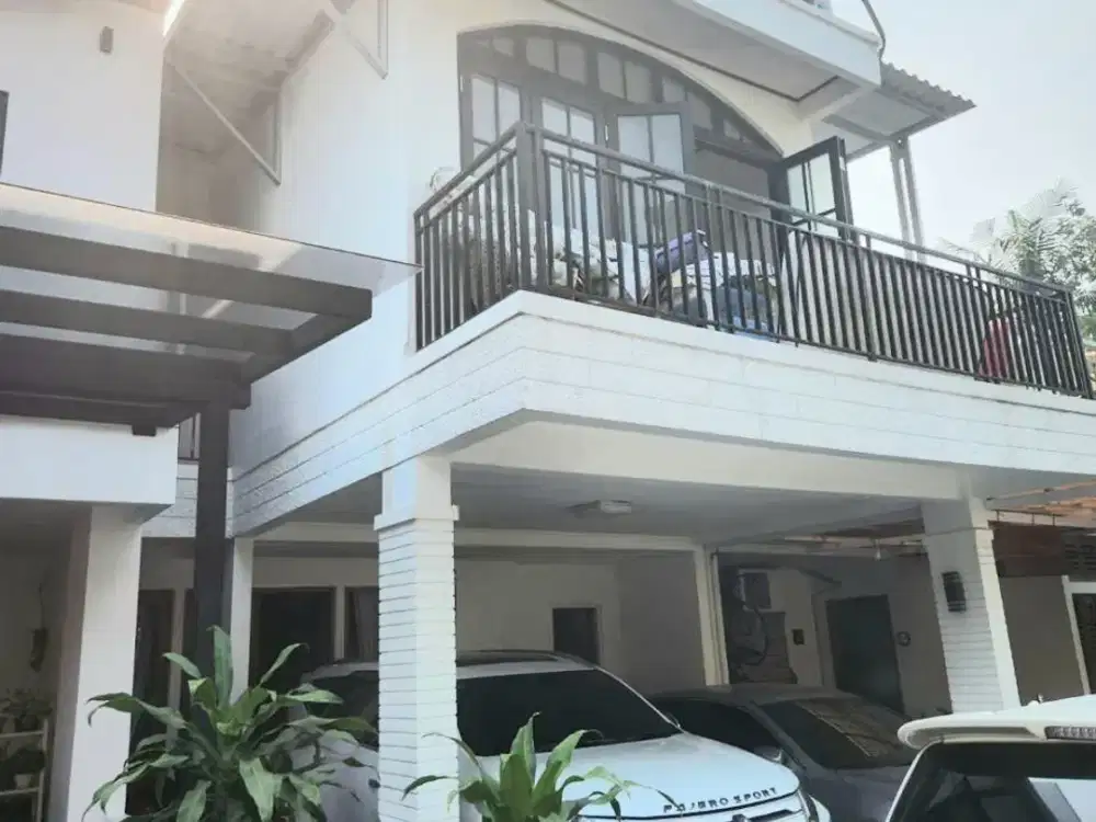 Dijual Rumah 2 Lt di Perum. Green Park. Dekat Tol Jatiwarna. Bekasi