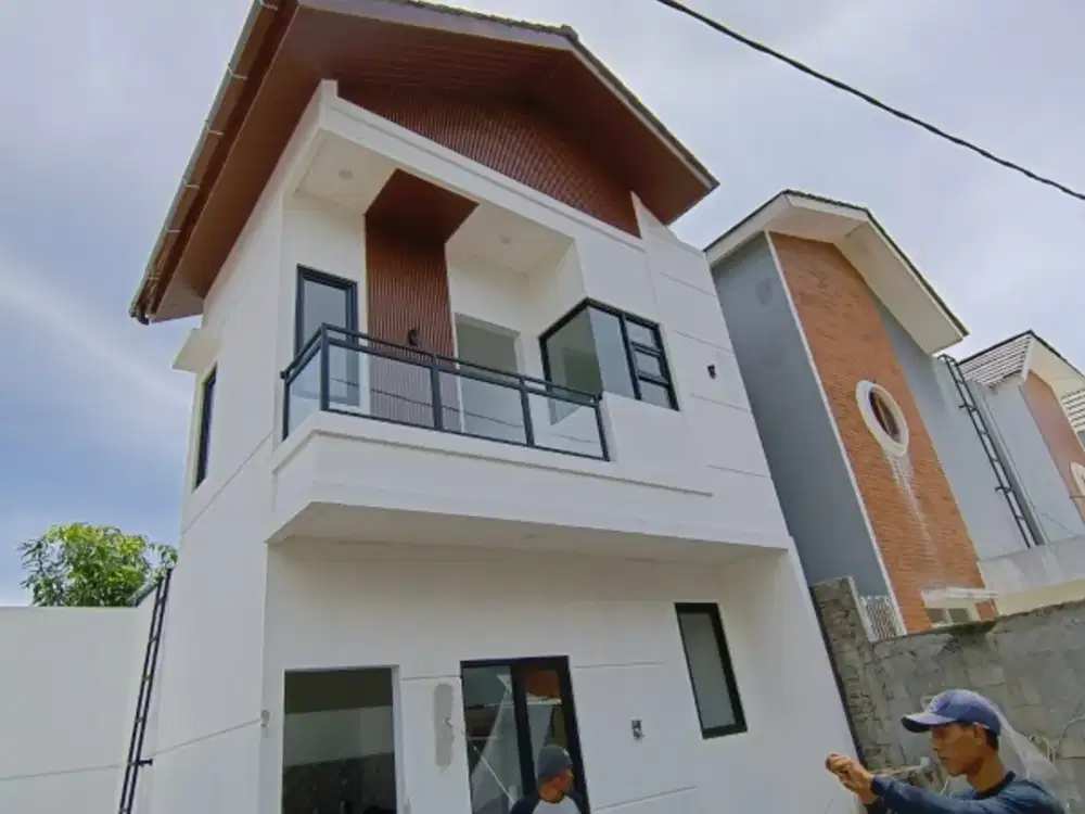 Rumah Baru Starategis  di Tengah Kota