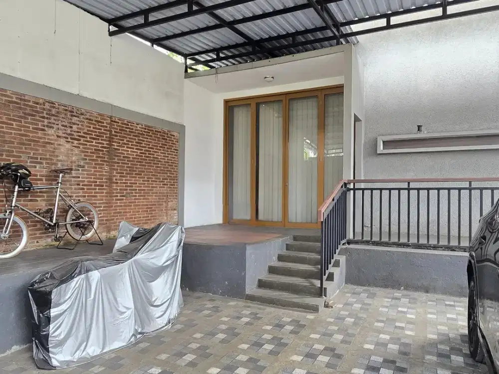 RUMAH HOMIE DENGAN HALAMAN BELAKANG YANG LUAS DEKAT BINTARO SEKTOR 9