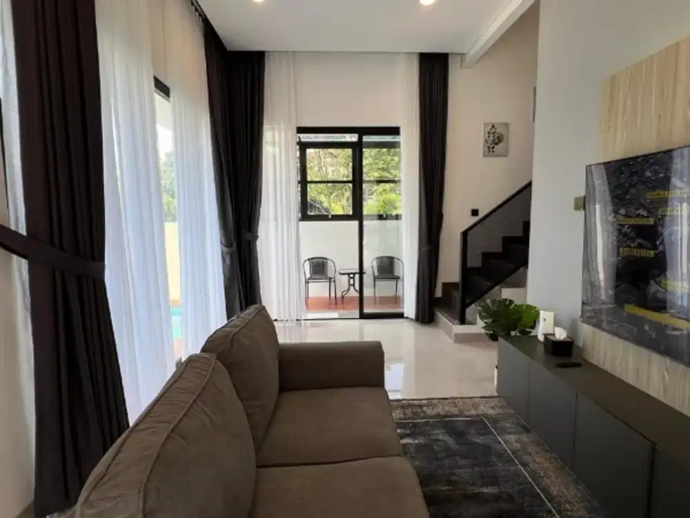 Rumah Baru Ada Kolam Renangnya