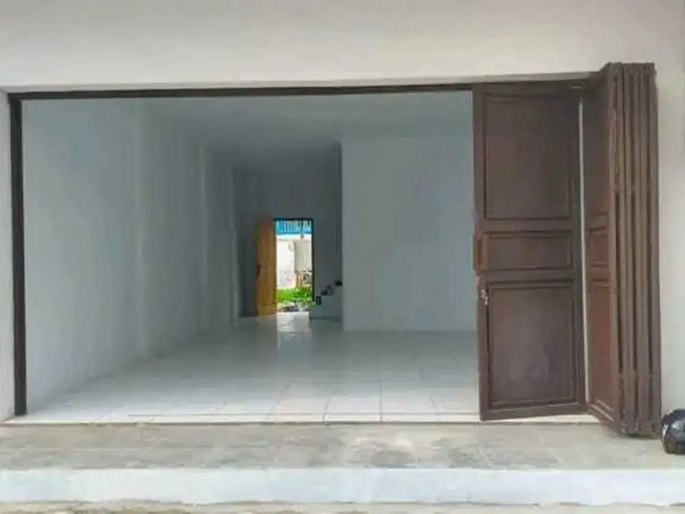 Disewakan ruko cocok buat toko grosir,gudang,kantor di sayap  Holis
