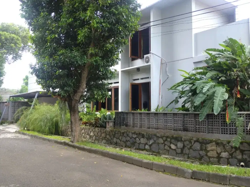 Rumah Homie di Bintaro sektor 9 Discovery Emerald Kebayoran Bintaro