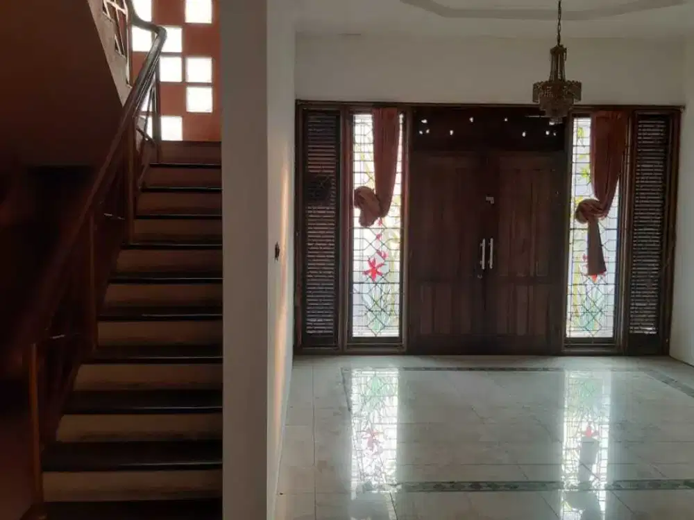 Di jual Rumah 2 Lantai Siap Huni Mainroad Sriwijaya