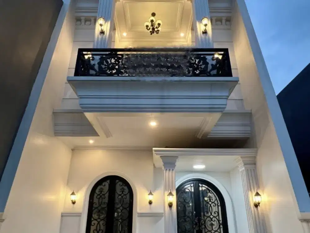 Dijual Rumah Clasick Modern 2,5 Lantai  di Jagakarsa  Jakarta Selatan