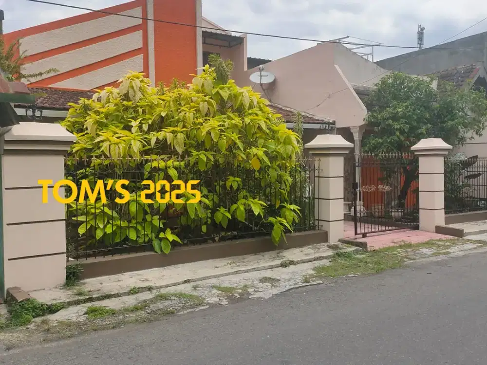RUMAH TENGAH KOTA DEKAT JALAN PROPINSI
