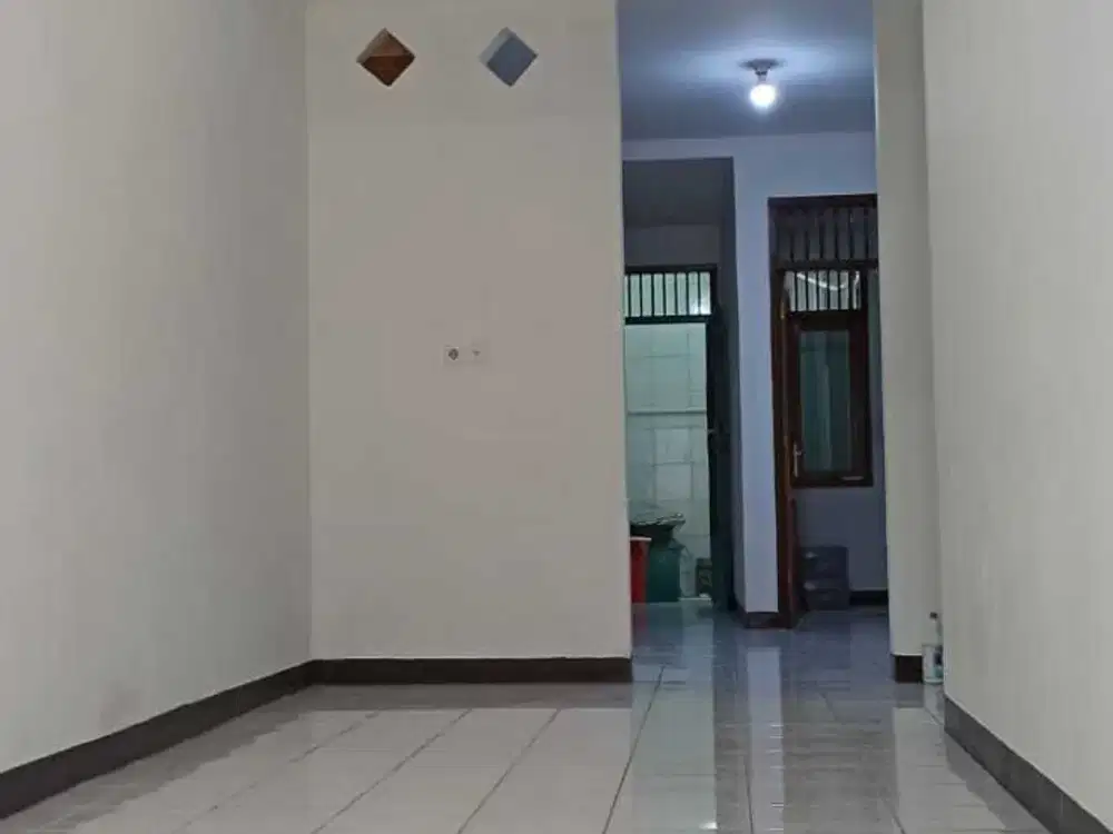 Rumah Nyaman di Jalan Hemat 3, Grogol Petamburan, Jakarta Barat