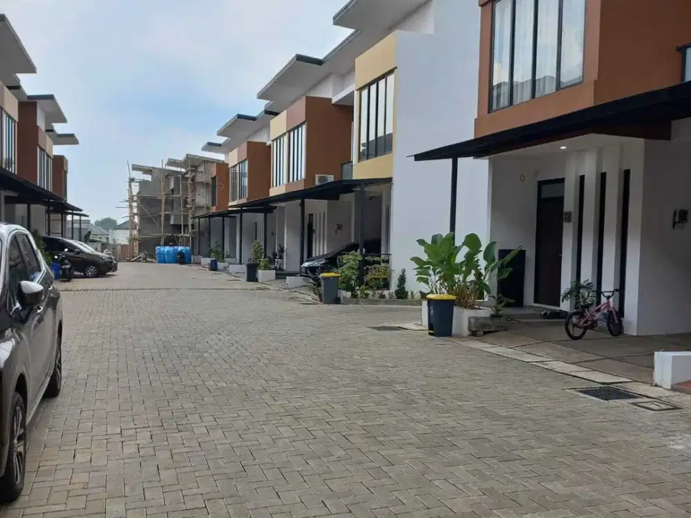 Dijual rumah dlm cluster di area Jombang lokasi di pinggir jalan raya