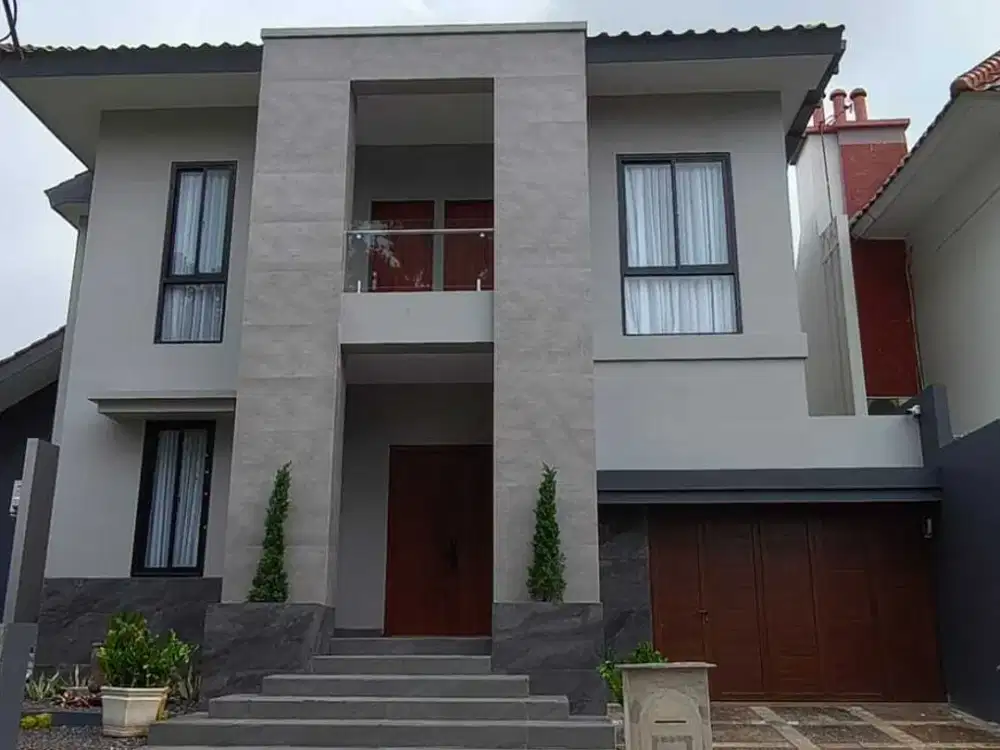RUMAH SEMI FURNISHED DENGAN BACKYARD DI TAMAN EDELWEIS BSD
