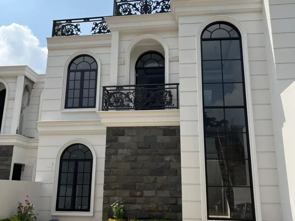 Dijual Rumah Mewah Eropa Classic di Cibubur, hanya 5 Menit ke LRT!
