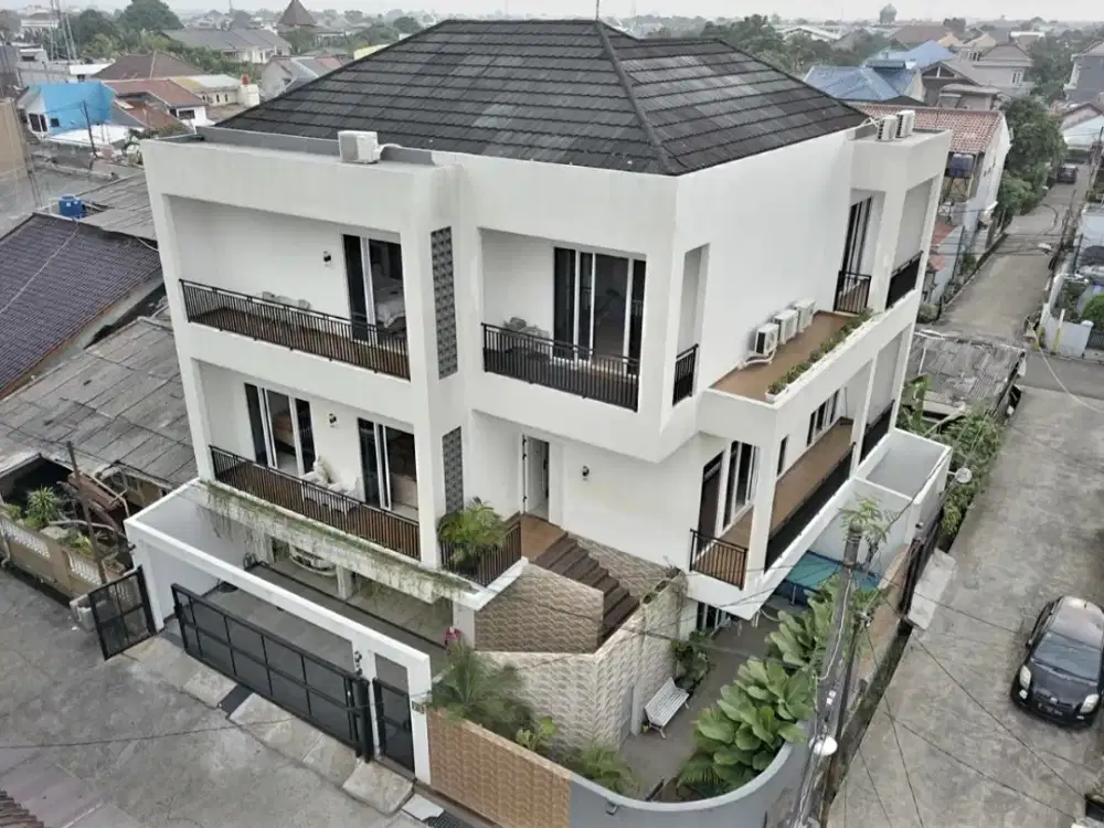 Rumah Di Jatibening,Pondok Gede-Bangunan 3 Lantai Hadap Timur