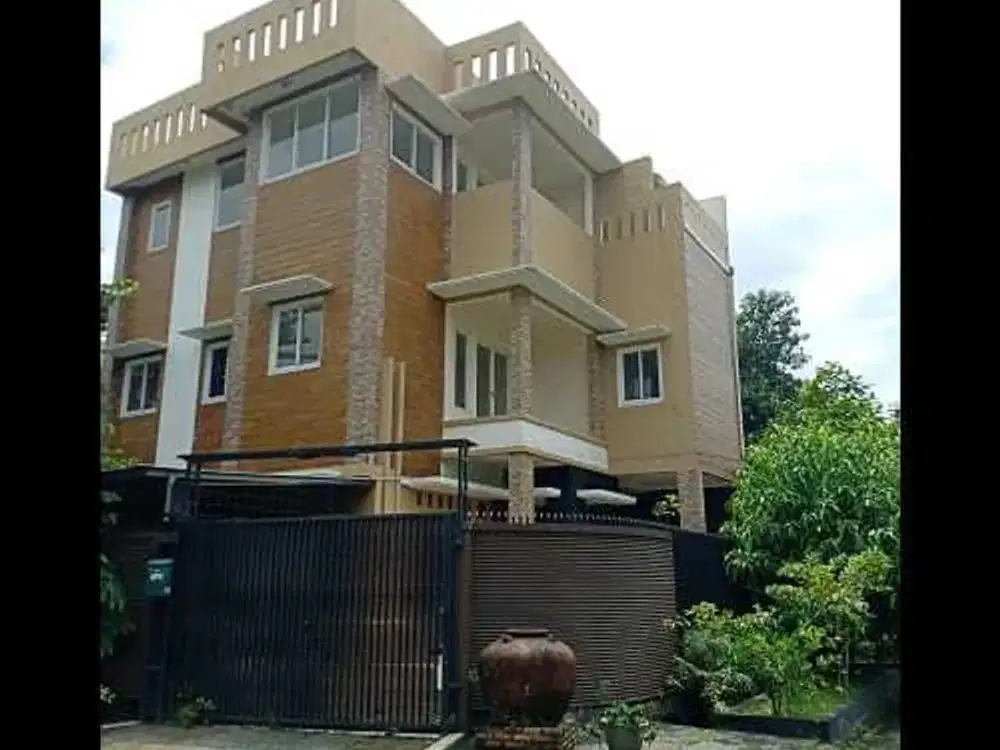 Rumah Tiga Lantai di Bekasi Dijual Rugi Banget!