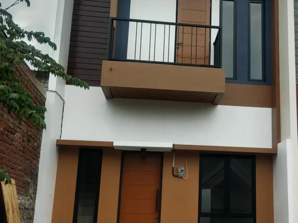 RUMAH SIAP HUNI 2 LANTAI BERSERTIFIKAT LENGKAP