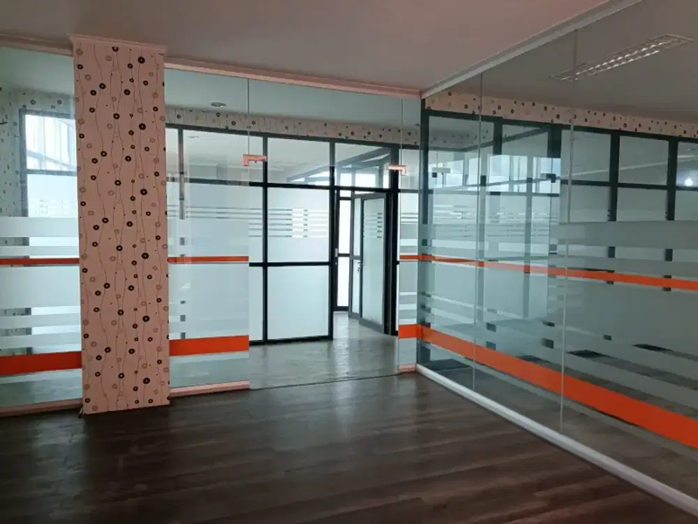 Dijual tanah dan bangunan kantor di Kebayoran Lama, 5315/1674 m2, 50 M