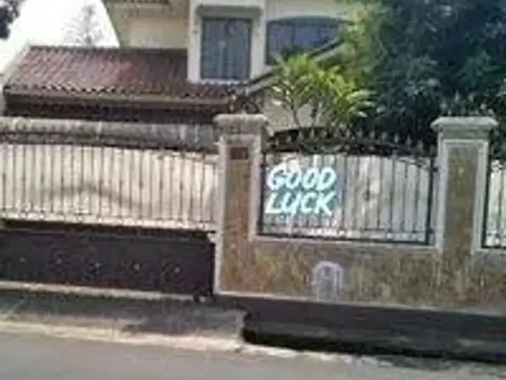 Rumah bagus 2 lt siap huni luas pinggir jalan raya 2 mbl di Condet