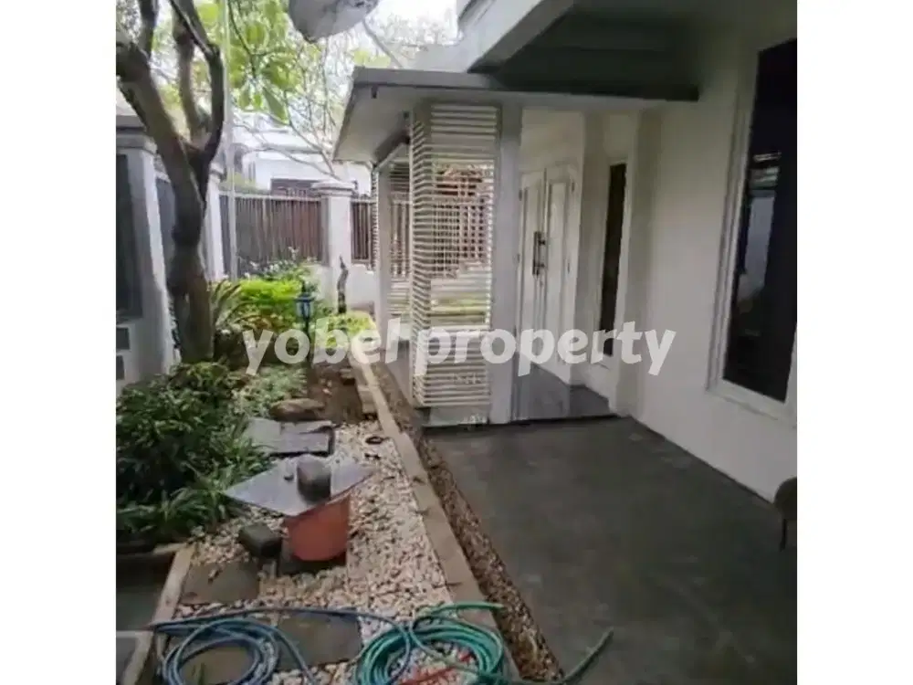 RUMAH ASRI SIAP HUNI FULL FURNSIH MANYAR TIRTOYOSO SELATAN SURABAYA