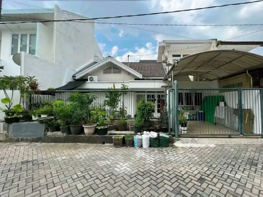 RUMAH 1,5 LANTAI SIAP HUNI DI KLAMPIS DEKAT MERR, ONE GATE