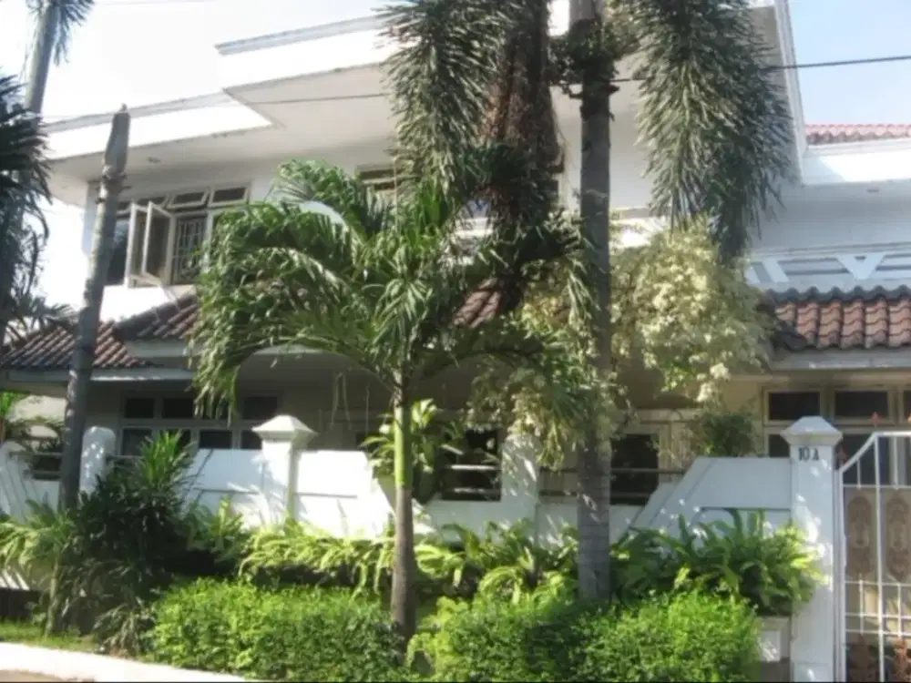 Rumah 2 Lantai JakSel Dijual B U !