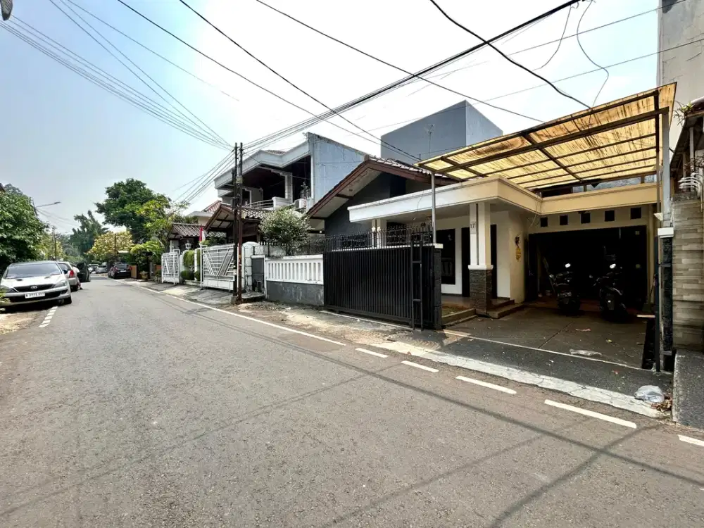 Dijual Rumah Lokasi Strategis di Daerah Tebet!